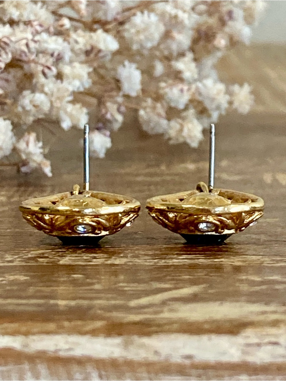 Vintage Avon Gold-Tone Teardrop Earrings with Blue Gemstone - Picture 6 of 10